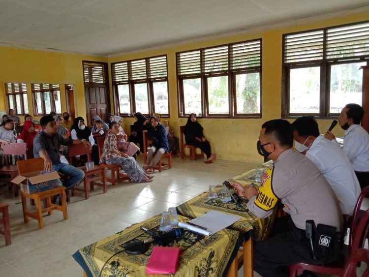 Polsek Kerumutan Sosialisasikan Vaksinasi Covid-19 untuk Anak SD Kepada  Pihak Sekolah