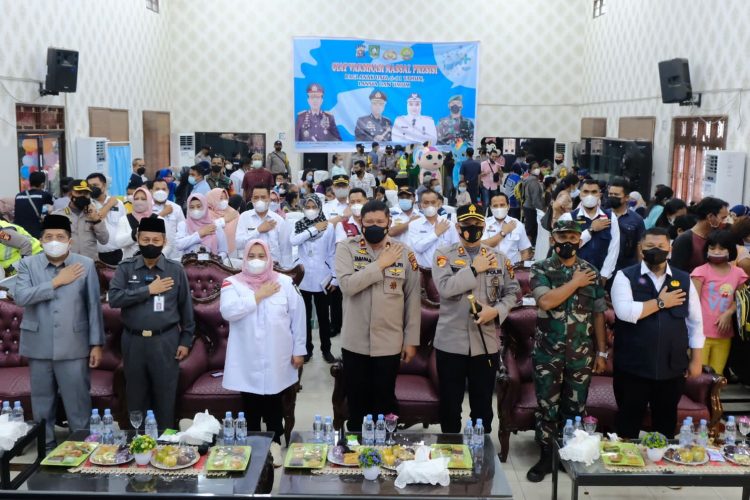 Wakapolda Riau Tinjau Pelaksanaan Vaksinasi Massal di Bengkalis