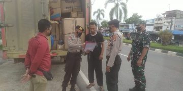 Polsek Pangkalan Kerinci Imbau Seluruh Masyarakat di Jalan Lintas Timur Terapkan Prokes