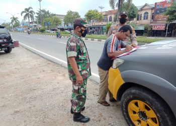 Operasi Yustisi, Polsek Pangkalan Kerinci Imbau Prokes dan Bagikan Masker