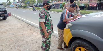Operasi Yustisi, Polsek Pangkalan Kerinci Imbau Prokes dan Bagikan Masker