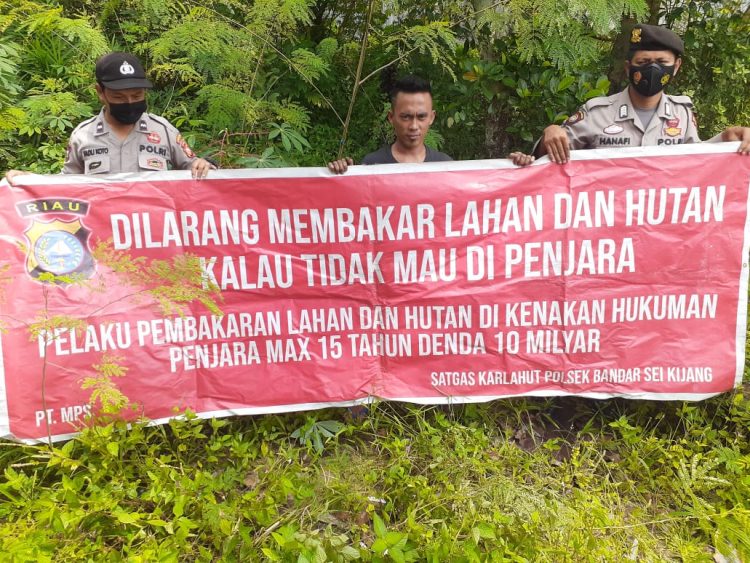 Polsek Bandar Sei Kijang Lakukan Pencegahan Karhutla Dini, Ini Caranya