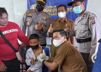 Kapolsek Teluk Meranti Kawal  Vaksinasi Anak