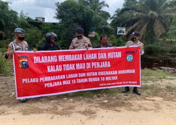 Warga di Jalan Lintas Bono Jadi Sasaran Polsek Teluk Meranti Sosialisasi Karhutla