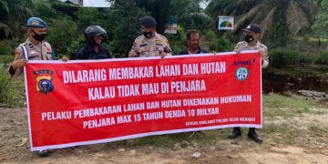 Warga di Jalan Lintas Bono Jadi Sasaran Polsek Teluk Meranti Sosialisasi Karhutla