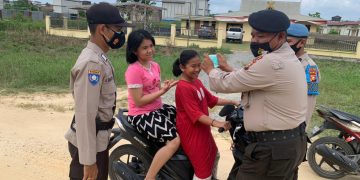 Cegah Wilkum Terpapar Dari Covid-19, Polsek Teluk Meranti Bagikan Masker