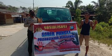 Sambangi Supir Truk, Polsubsektor Pelalawan Edukasi Soal Saber Pungli