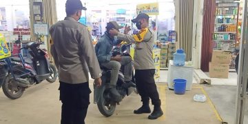 Disela Imbau Prokes, Polsek Pangkalan Lesung Juga Bagikan Masker Gratis