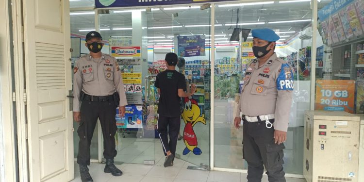 Ciptakan Lingkungan Kondusif, Polsek Kerumutan Lakukan Patroli di Swalayan