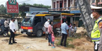 Satlantas Polsek Ukui dan Urkes Polres Pelalawan Gelar Vaksinasi dan Sim Keliling