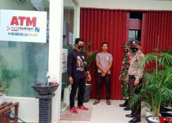 Personil Polsek Bandar Sei Kijang dan TNI Gelar Patroli di SPBU dan Perbankan