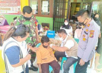 Kapolsek Bandar Sei Kijang Monitoring Giat Vaksinasi di Sekolah Dasar