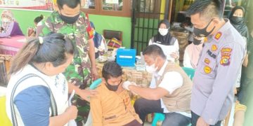Kapolsek Bandar Sei Kijang Monitoring Giat Vaksinasi di Sekolah Dasar
