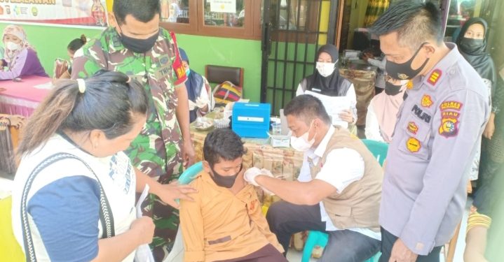 Kapolsek Bandar Sei Kijang Monitoring Giat Vaksinasi di Sekolah Dasar