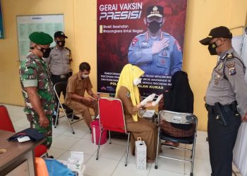 Polsek Pangkalan Kuras Pantau Giat Vaksinasi, Lakukan Pendataan dan Imbau Terapkan Prokes