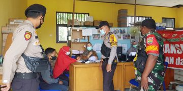 Polisi Pantau Giat di Gerai Vaksinasi Teluk Meranti