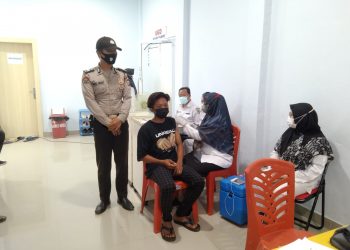 Secara Konsisten Gelar Vaksinasi, Polsek Ukui dan Puskesmas Layani Masyarakat Setiap Hari