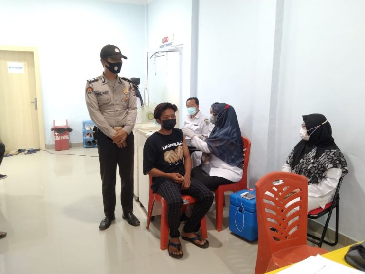 Secara Konsisten Gelar Vaksinasi, Polsek Ukui dan Puskesmas Layani Masyarakat Setiap Hari