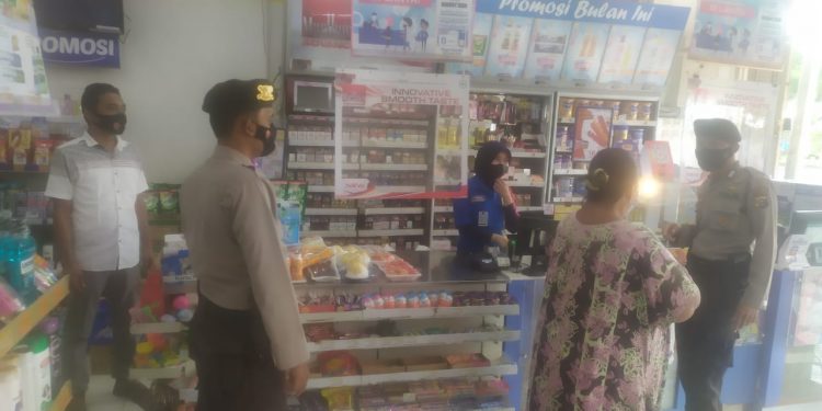 Sambangi Pusat Keramaian, Polsek Pangkalan Kerinci Ingatkan Masyarakat untuk Terapkan Prokes