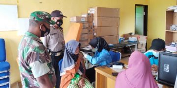 Personil Polsek Teluk Meranti Dikerahkan Untuk Pantau Giat Vaksinasi di Desa Wilayah Hukum