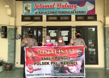 Sosialisasi Saber Pungli Kepada Pegawai, Polsek Pangkalan Kerinci Sambangi Kantor Camat