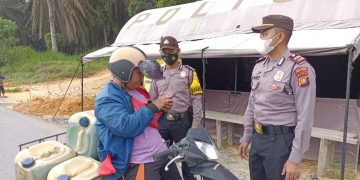 Kapolsek Kerumutan Gelar Operasi Pemeriksaan Vaksinasi