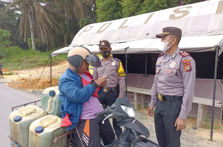 Kapolsek Kerumutan Gelar Operasi Pemeriksaan Vaksinasi