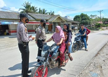Personil Polsubsektor Pelalawan Lakukan Giat Operasi Yustisi, Sasar Pengguna Jalan