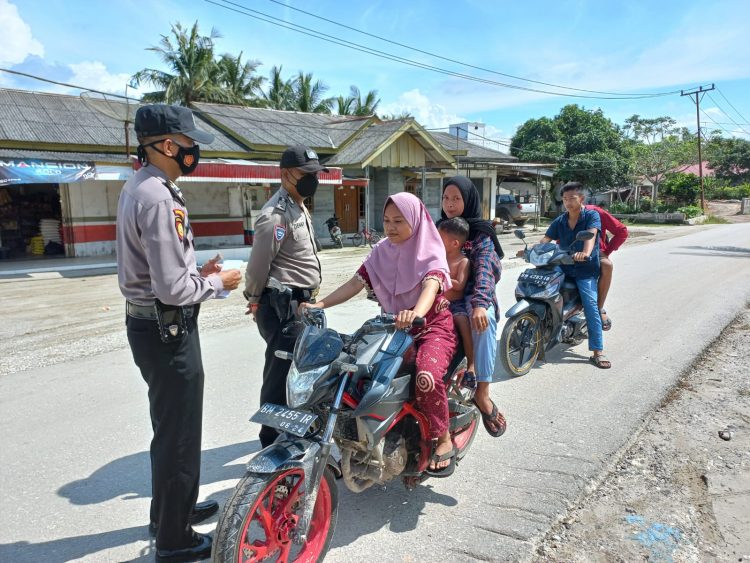 Personil Polsubsektor Pelalawan Lakukan Giat Operasi Yustisi, Sasar Pengguna Jalan