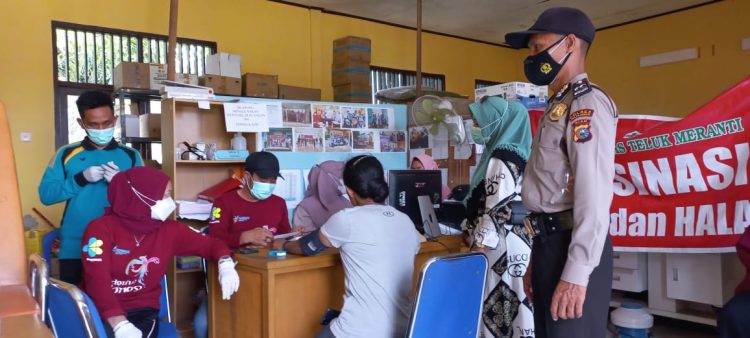 Wujudkan Proses Vaksinasi yang Kondusif, Polsek Teluk Meranti Lakukan Monitoring