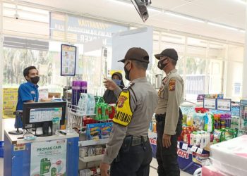 Kapolsek Kerumutan Kerahkan Personil Lakukan Patroli di Pusat Perbelanjaan