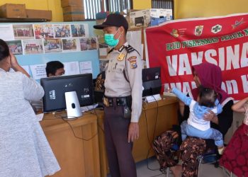 Polsek Teluk Meranti Kawal Vaksinasi