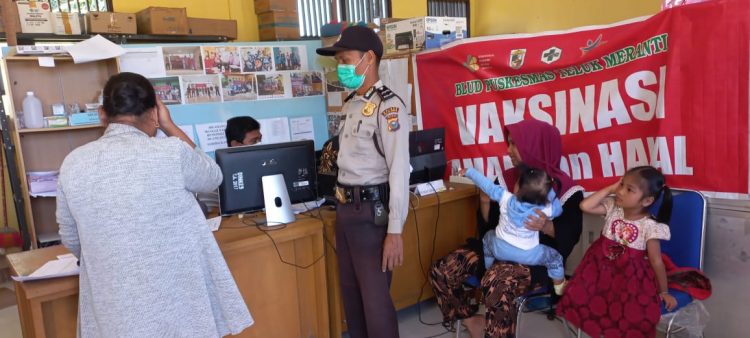 Polsek Teluk Meranti Kawal Vaksinasi