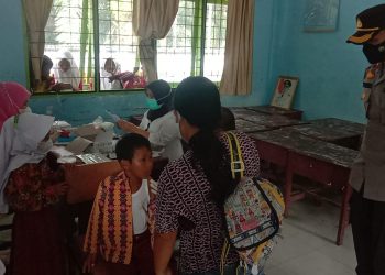 Dorong Percepatan Vaksinasi, Kapolsek Pangkalan Kuras Turun Langsung Lakukan Pengamanan