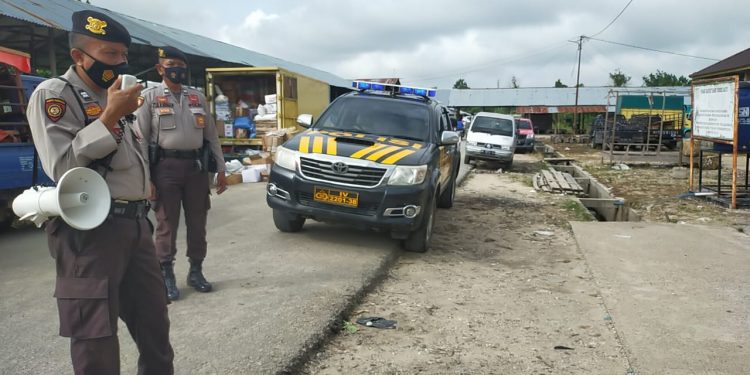 Sambangi Pasar, Polsek Pangkalan Kuras Imbau Masyarakat Ajak Lansia dan Anak Vaksinasi