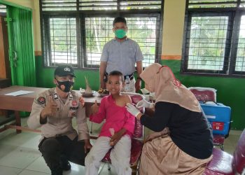 Percepatan Vaksinasi Anak Usia 6-11 Tahun, Polsek Ukui dan Puskesmas sasar Siswa SD