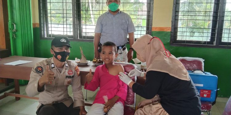 Percepatan Vaksinasi Anak Usia 6-11 Tahun, Polsek Ukui dan Puskesmas sasar Siswa SD