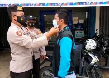 Disela Imbau Prokes, Polsek Pangkalan Lesung Juga Bagikan Masker Gratis