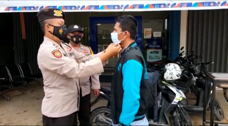 Disela Imbau Prokes, Polsek Pangkalan Lesung Juga Bagikan Masker Gratis