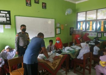 Polsubsektor Pelalawan Kawal Vaksinasi Anak di Wilayah Hukum