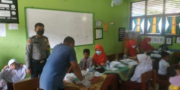 Polsubsektor Pelalawan Kawal Vaksinasi Anak di Wilayah Hukum