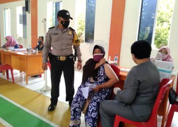 Pastikan Vaksinasi Lancar, Polsek Ukui Terjunkan Personil Laksanakan Pengamanan