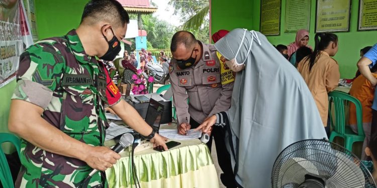 Polsek Bandar Sei Kijang Data Vaksinasi di Wilkum, Ini Pencapaiannya