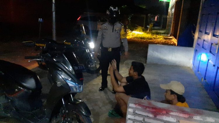 Ciptakan Suasana Kondusif, Polsek Pangkalan Kuras Gelar Patroli Blue Light