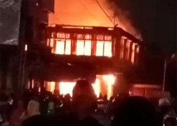 Si Jago Merah Lalap Enam Ruko di Pekanbaru