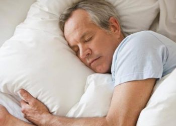 Orang Tua Cenderung Tidur Malam Lebih Sebentar? Ini Alasannya