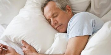 Orang Tua Cenderung Tidur Malam Lebih Sebentar? Ini Alasannya
