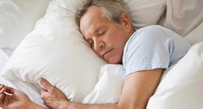 Orang Tua Cenderung Tidur Malam Lebih Sebentar? Ini Alasannya