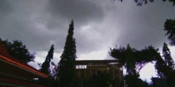 Riau Akhir Pekan, Waspadai Hujan Disertai Petir dan Angin Kencang