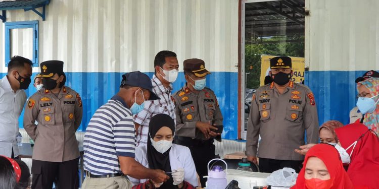 Direskrimum Polda Riau Tinjau Pelaksanaan Vaksinasi Covid-19 di Siak